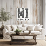 Toile Farmhouse Rustic State Code postal Michigan<br><div class="desc">Ce panneau rustique est une façon simple de montrer votre amour pour la maison. Le code postal peut être personnalisé avec n'importe quel code postal dans l'état. Fait un grand cadeau. Créé par Simply Farmhouse Press.</div>