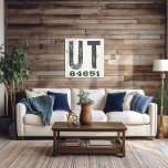 Toile Farmhouse Rustic State Code zip Utah<br><div class="desc">Ce panneau rustique est une façon simple de montrer votre amour pour la maison. Le code postal peut être personnalisé avec n'importe quel code postal dans l'état. Fait un grand cadeau. Créé par Simply Farmhouse Press.</div>