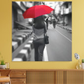 Toile Femme avec parapluie rouge noir et blanc (Insitu(Salon))