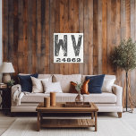 Toile Ferme Rustic State Code postal West Virginie<br><div class="desc">Ce panneau rustique est une façon simple de montrer votre amour pour la maison. Le code postal peut être personnalisé avec n'importe quel code postal dans l'état. Fait un grand cadeau. Créé par Simply Farmhouse Press.</div>