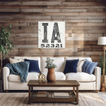Toile Ferme Rustic State Code zip Iowa<br><div class="desc">Ce panneau rustique est une façon simple de montrer votre amour pour la maison. Le code postal peut être personnalisé avec n'importe quel code postal dans l'état. Fait un grand cadeau. Créé par Simply Farmhouse Press.</div>