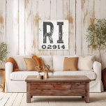 Toile Ferme Rustique State Code postal Rhode Island<br><div class="desc">Ce panneau rustique est une façon simple de montrer votre amour pour la maison. Le code postal peut être personnalisé avec n'importe quel code postal dans l'état. Fait un grand cadeau. Créé par Simply Farmhouse Press.</div>