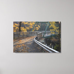 Toile Feuillage d'automne et un pont sur les Millers