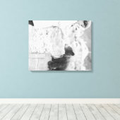 Toile Fille Jouer avec Bear Cub dans Seward 2 (Insitu (Plancher de Bois))