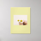 Toile “Fingertip Daisy – Gentle Nature Wall Art” (Recto)