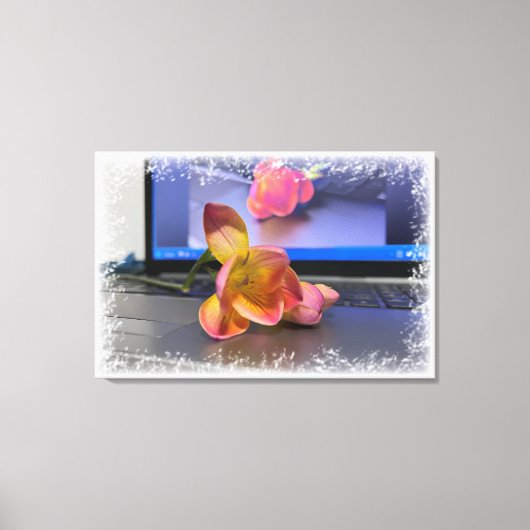 Toile Fleur Freesia sur le clavier (Recto)