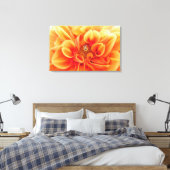 Toile Fleur Orange Feu Dahlia avec une dame (Insitu(Chambre))