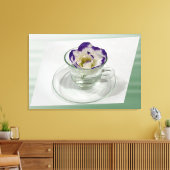 Toile Fleur violette blanche dans une tasse (Insitu(Salon))