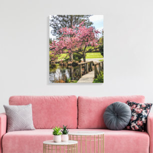 Toile Fleurs de cerisier roses et passerelle en bois