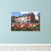 Toile Fleurs Le Long D'Une Rue Dans Un Quartier Résident (Insitu (Plancher de Bois))