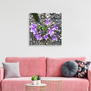 Toile Fleurs sauvages de Viola poussant à partir d'un mu