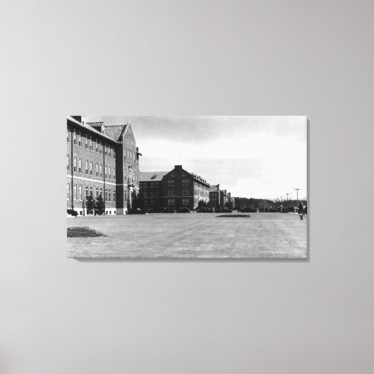 Toile Fort Lewis, WA Vue des casernes et du mont Rainier (Recto)