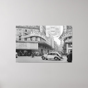 Toile Galeries Lafayette Paris Haussmann 1940 Photograph