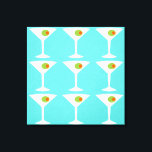 Toile Garder 'Em Provenir Martini Stretched Canvas<br><div class="desc">Cette toile Stretched Keep 'Em Coming Martini dispose d'un arrière - plan turquoise et de l'image carrelée d'une silhouette blanche d'un martini verre. A l'intérieur de chaque verre se trouve une glorieuse olive verte avec un pimento orange. C'est un morceau amusant d'art mural pour tous ceux qui souhaitent être un...</div>