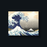 Toile Grande vague de Kanagawa Oriental Fine Art<br><div class="desc">L'aquarelle vintage de ce que certains disent être une vague marémotrice sur le point de frapper le rivage du Japon alors que les pêcheurs essaient de s'échapper dans leurs bateaux. Le mont Fuji est en arrière - plan.</div>