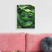 Toile Grenouille verte mignonne cachée dans des feuilles (Insitu(Salon))