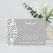 Toile gris rustique + mariage blanc dentelle RSVP (Debout devant)