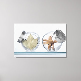 Toile Gros plan d'herbes dans deux jarres