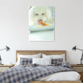 Toile Gros plan d'un caniche miniature mangeant de la no (Insitu(Chambre))