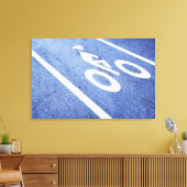 Toile Gros plan d'un panneau de bicyclette sur la route (Insitu(Salon))