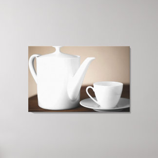 Toile Gros plan d'une tasse et d'une soucoupe avec bouil