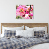 Toile Gros plan sur une fleur de prunier (Insitu(Chambre))