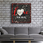 Toile Hawaii Black Sand Beach Heart Photo Love You More<br><div class="desc">"Je t'aime plus". J'ai de la chance d'avoir repéré cette roche corallienne en forme de coeur, en marchant sur cette plage de sable noir de Big Island Hawaiian en fin d'après-midi. Un merveilleux rappel d'amour chaque fois que vous décorez avec cette étonnante, graphique, photo en toile. Un cadeau parfait pour...</div>