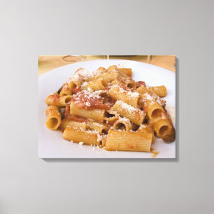 Toile Italie, Positano. Assiette de rigatoni.