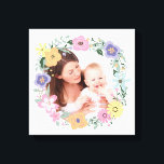Toile Jolie couronne de fleurs moderne Photo personnalis<br><div class="desc">Jolie couronne de fleurs encadrant une de vos photos préférées.</div>