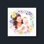 Toile Jolie couronne de fleurs moderne Photo personnalis<br><div class="desc">Jolie couronne de fleurs encadrant une de vos photos préférées.</div>