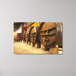 Toile La cave à vin aux grands vieux coffres en bois