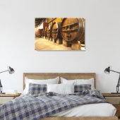 Toile La cave à vin avec de grands vieux coffres en bois (Insitu(Chambre))