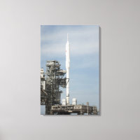 La fusée Ares I-X est visible sur le lanceur