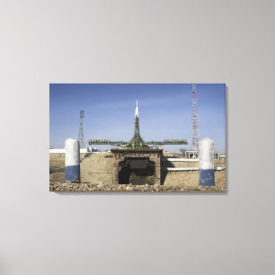 Toile La fusée de Soyuz est érigée en le place 6