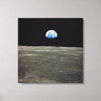 La Terre de Lune dans l'espace noir