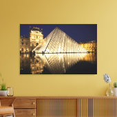 Toile La vue nocturne de la Pyramide de verre du Musée d (Insitu(Salon))