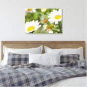 Toile Ladybug dans un jardin de marguerite (Insitu(Chambre))