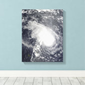 Toile Le cyclone tropical Gael s'approche de Madagascar (Insitu (Plancher de Bois))