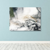 Toile Le pic de Sarychev traversant la mer d'Okhotsk (Insitu (Plancher de Bois))