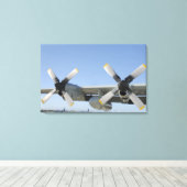Toile Les ailes d'un LC-130 Hercules (Insitu (Plancher de Bois))