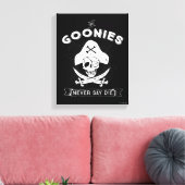 Toile Les Goonies "Ne jamais dire mourir" Pirate Badge (Insitu(Salon))