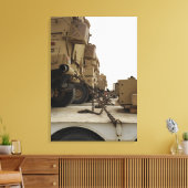 Toile Les véhicules militaires sont verrouillés sur les  (Insitu(Salon))