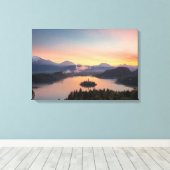 Toile Lever du soleil au-dessus du lac Bled (Insitu (Plancher de Bois))