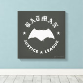 Toile Ligue de Justice | Batman Retro Bat Emblem (Insitu (Plancher de Bois))