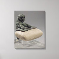 Lion tenant une tablette de fondation hurrienne, c