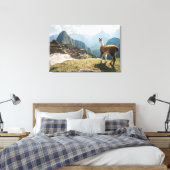 Toile Llama surplombant les ruines | Machu Picchu, Pérou (Insitu(Chambre))