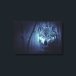 Toile Loup sauvage magique aux yeux bleus Extraordinaire<br><div class="desc">Impression de toile avec l'image d'un loup mystique magique debout dans une forêt avec de la neige douce tombant autour. C'est des yeux bleus qui attirent vraiment votre attention.</div>