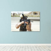 Toile L'US Air Force Airman assure la sécurité (Insitu (Plancher de Bois))