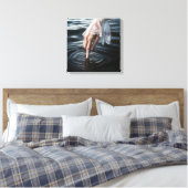 Toile Main de femme touchant l'eau (Insitu(Chambre))