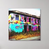 Toile Maison abandonnée avec des graffitis colorés (Recto)